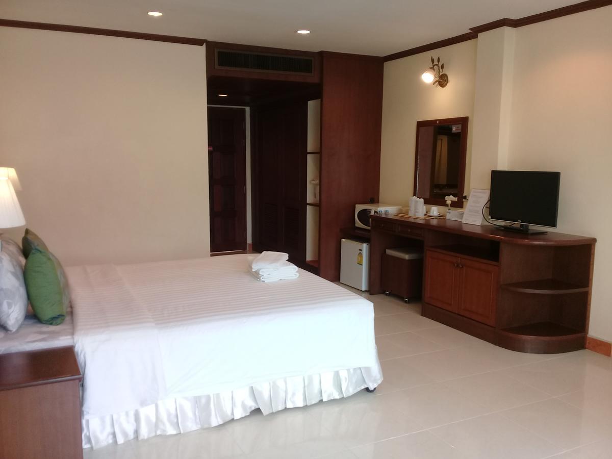 Ban Tyrol Hotel Patong Exterior foto