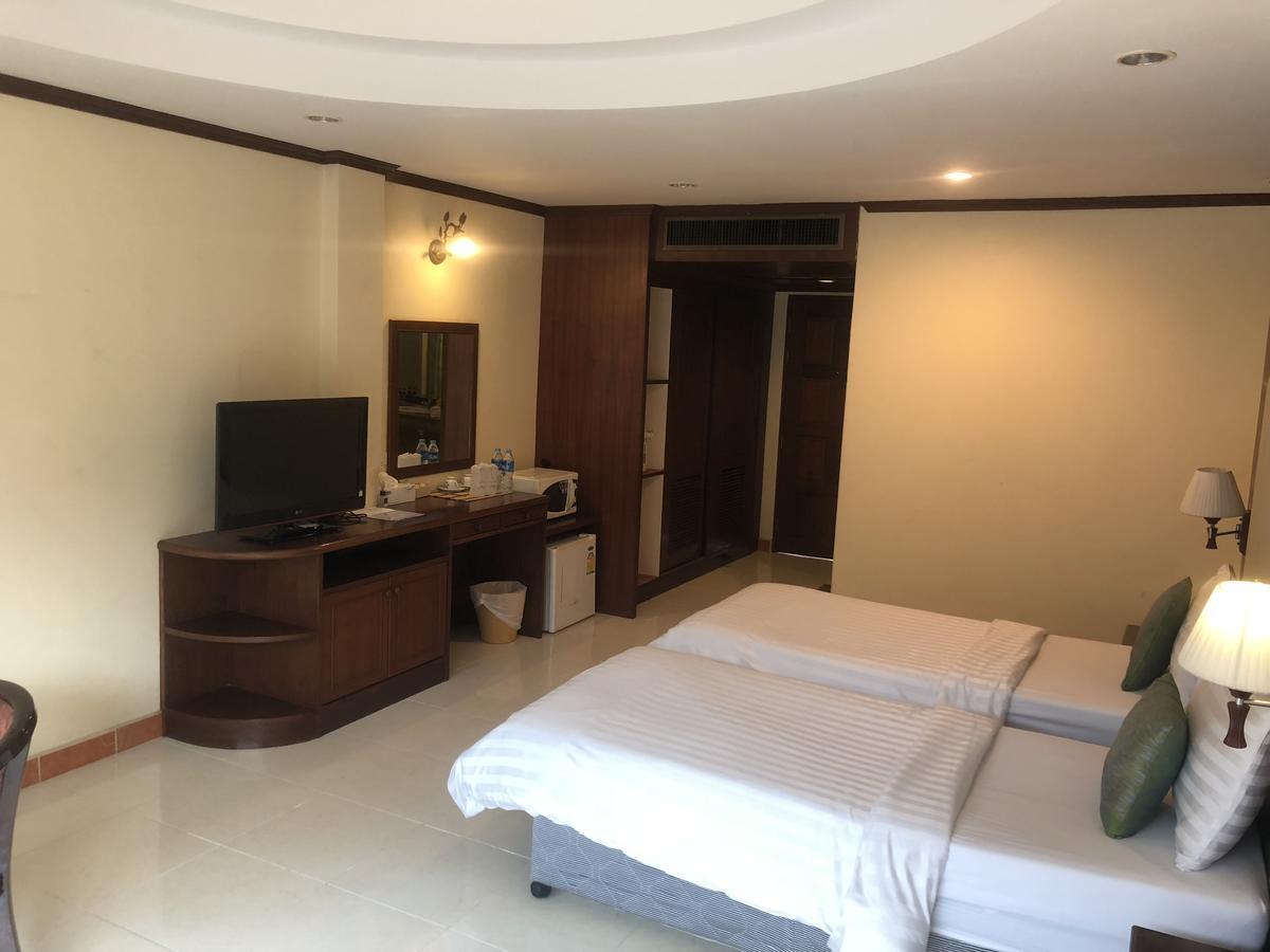 Ban Tyrol Hotel Patong Exterior foto