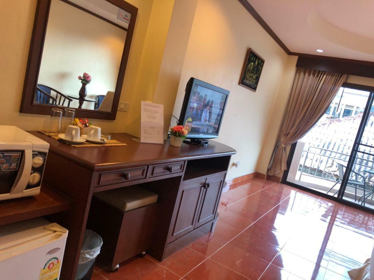 Ban Tyrol Hotel Patong Exterior foto